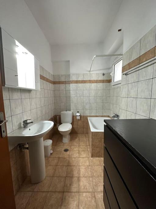 Central Appartment3 With Parking 라리사 외부 사진